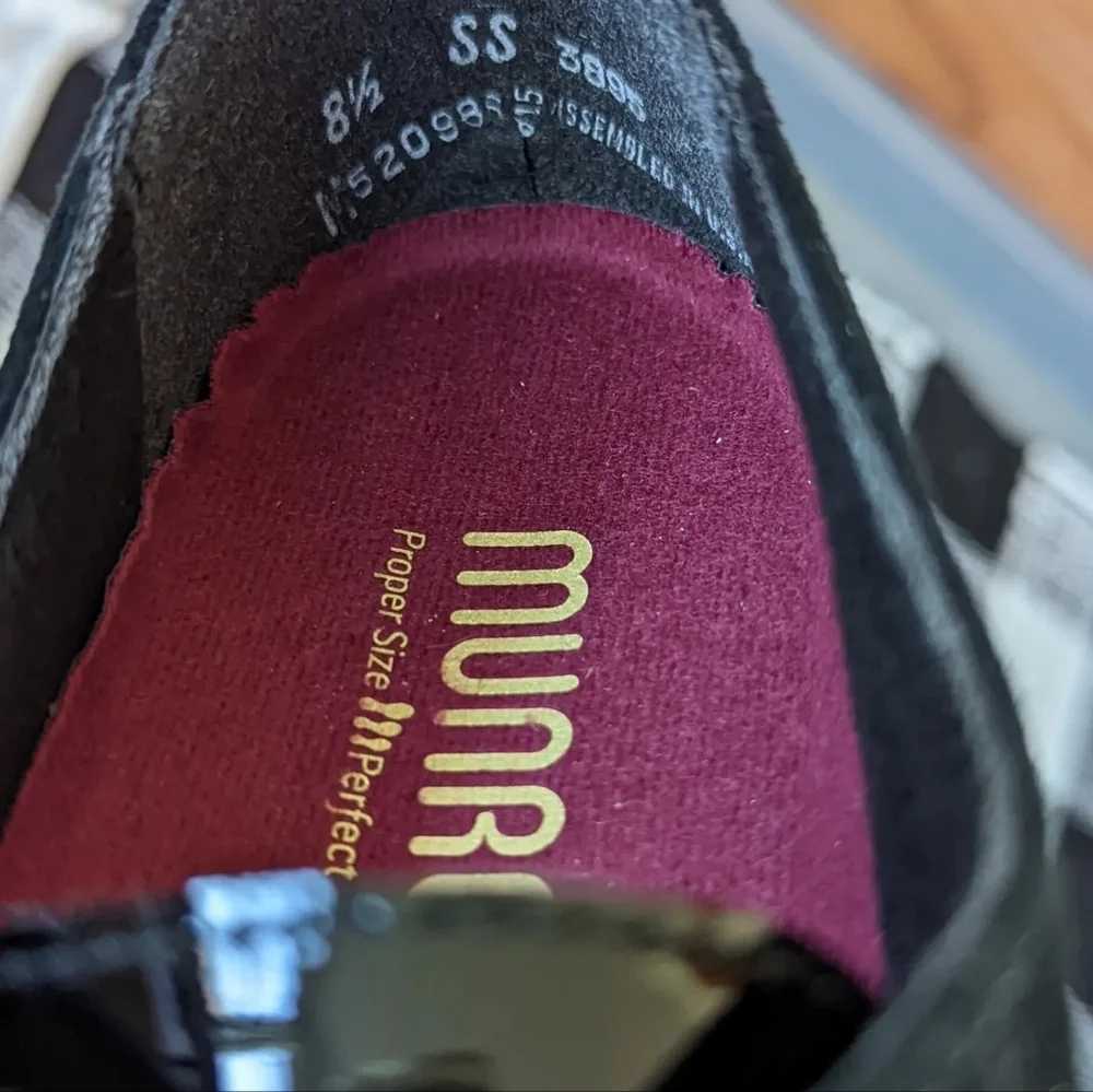 Munro Patent/Suede Shoes - Picture 7 of 7
